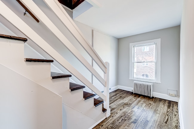 Photo - 206 Loudoun St SW Unit 4