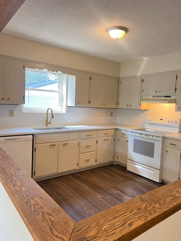 Building Photo - 1530 Larpenteur Ave E Rental
