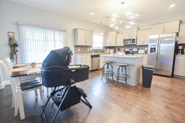 Photo - Pet Friendly Three Bedroom with Bonus in Rossview!
