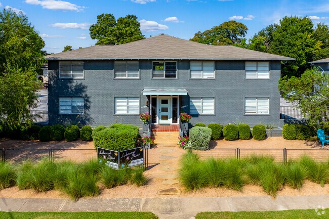 Lakewood Plaza Apartments