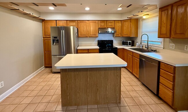Photo - 3 Bedroom with basement!