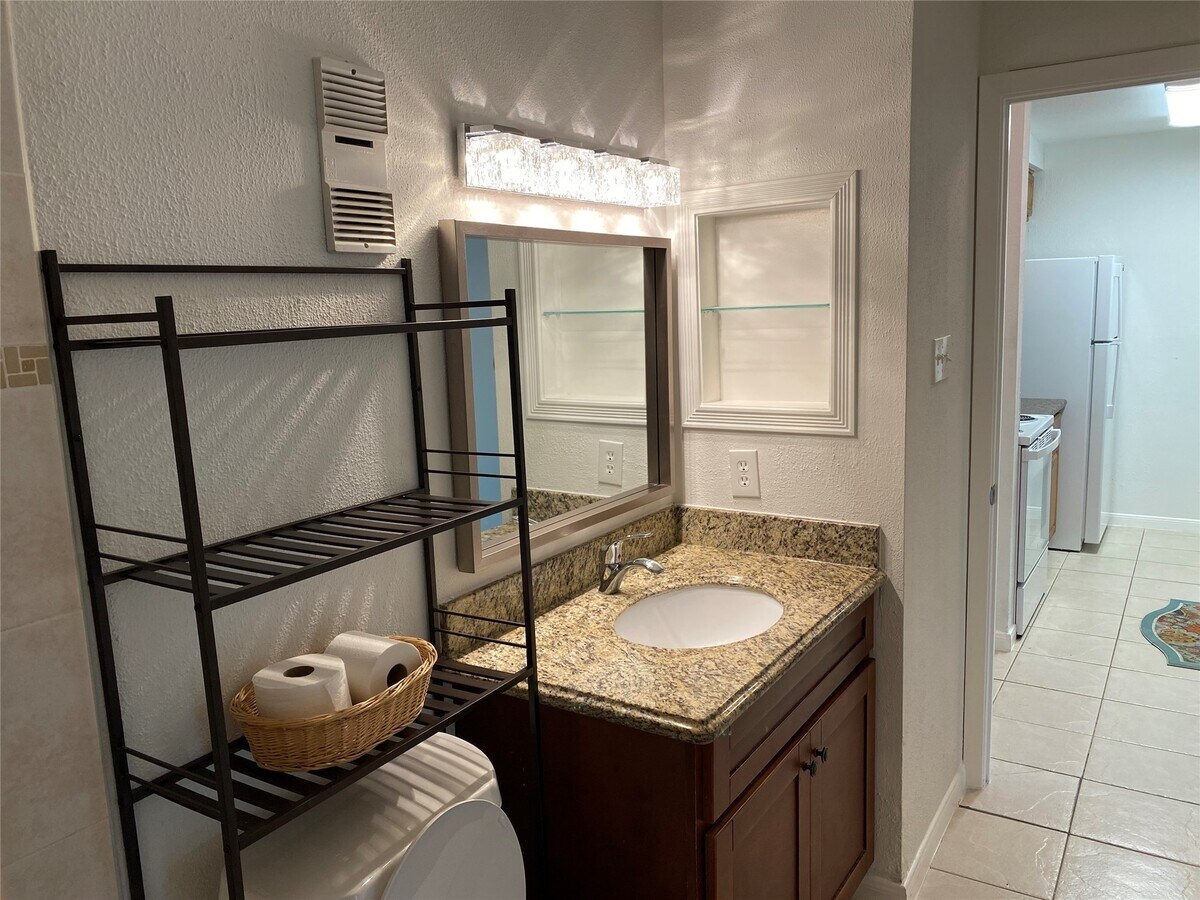 Photo - 10075 Westpark Dr Unidad 70