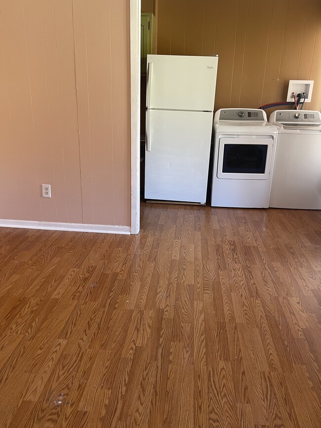 Building Photo - 379 Heathland Dr Unit Lee garden