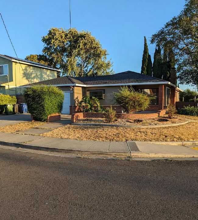 The Perfect Family Oasis in Castro Valley Rental House Rental in