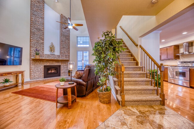 Living Room - 1518 E Nichols Cir Townhome