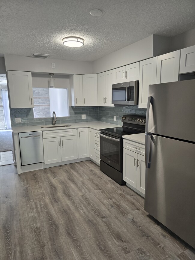 Photo - 843 Cambridge Ct