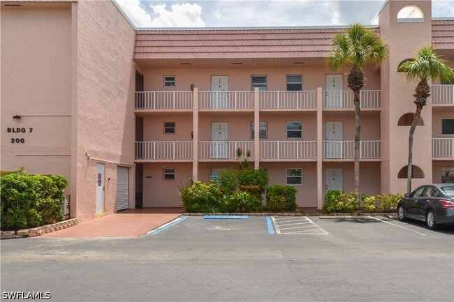 Building Photo - 200 Turtle Lake Ct Unit 108