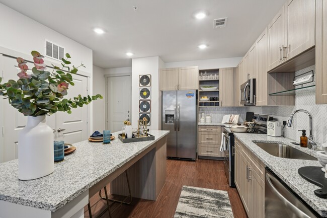 Building Photo - Montage Southside