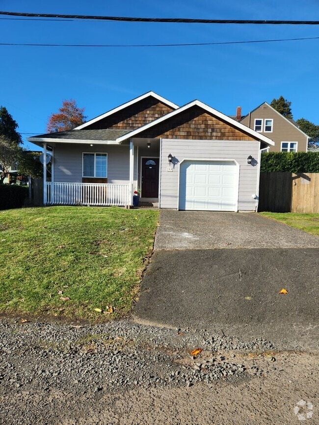 Building Photo - Charming 3 Bedroom 2 Bath House