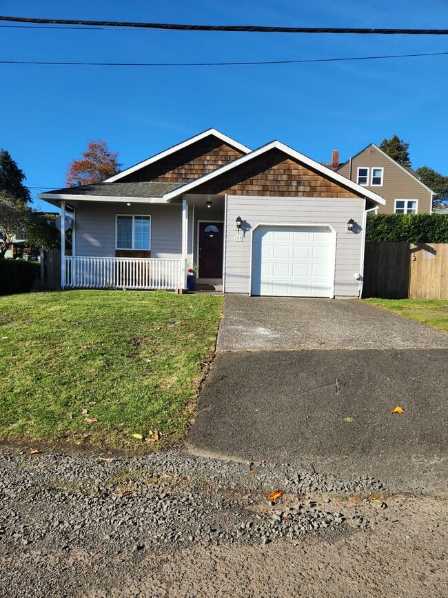 Charming 3 Bedroom 2 Bath House - Charming 3 Bedroom 2 Bath House