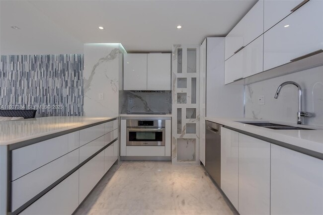 Photo - 6423 Collins Ave Unit 304