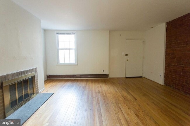 Building Photo - 727 Spruce St Unit 2F Rental