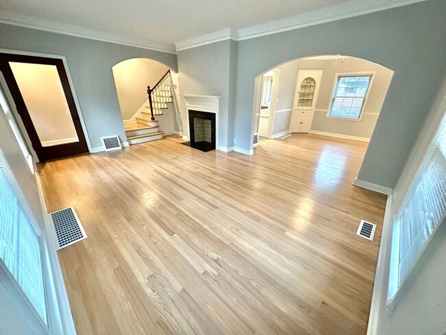 Building Photo - 6031-6033 West Wells Street Unit 6033 Rental