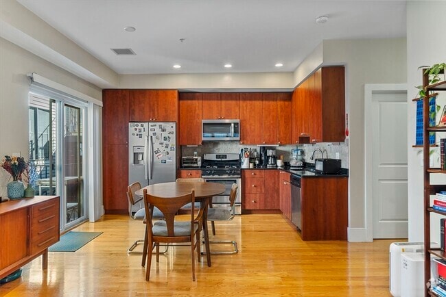 Building Photo - 200 Silver St Unit 6 Rental