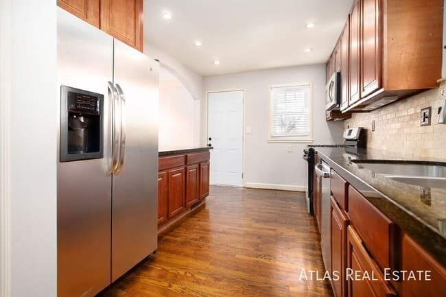 Photo - 5734 Walmer St