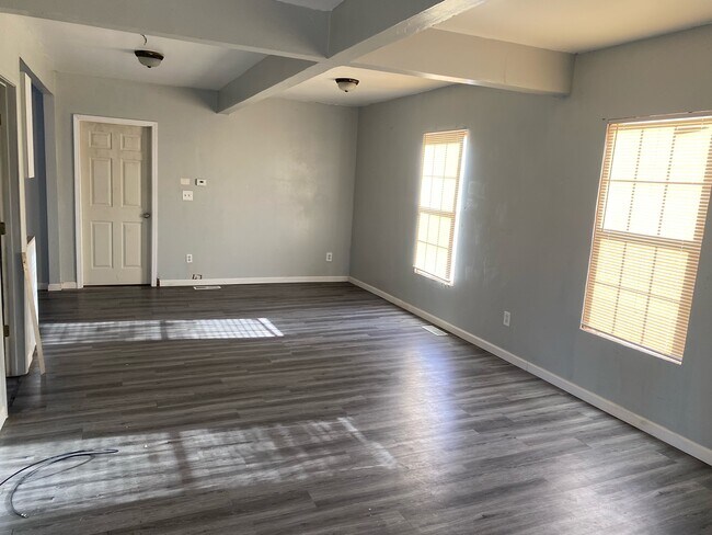 Photo - 2347 Rosedale Ave