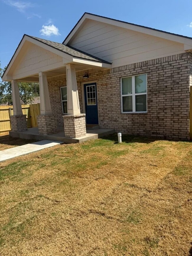 Building Photo - 1810 3rd St