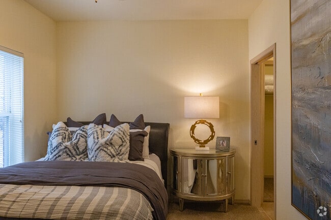 2BR, 2BA - 1093SF