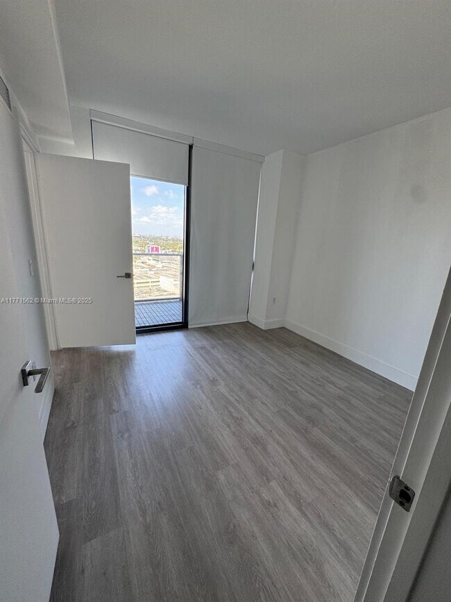 Photo - 121 NE 34th St Unit 1711