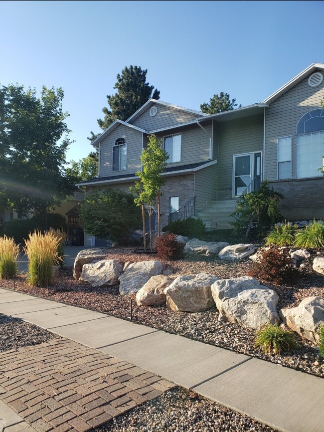 Photo - 1096 E 5100 S House