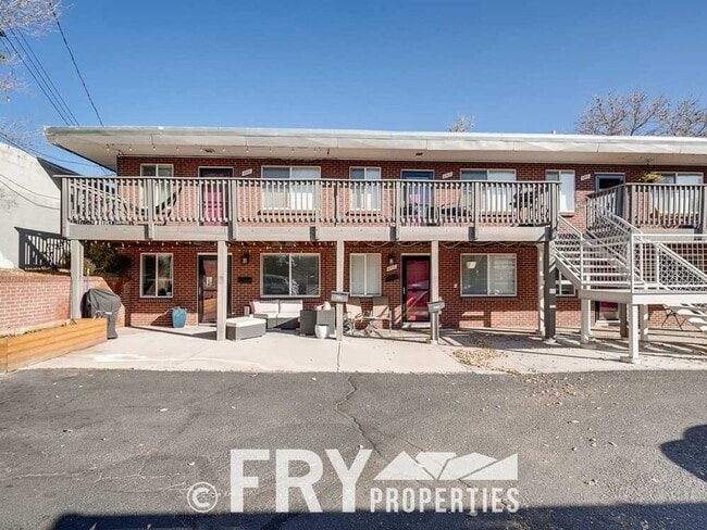 Building Photo - Updated Condo in Highlands Square