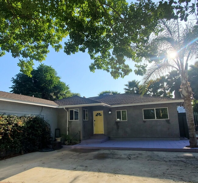 Building Photo - 7121 Jumilla Ave