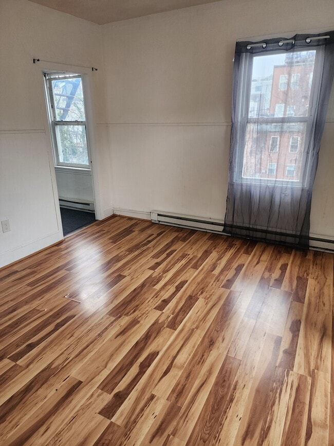 Building Photo - 49 Everett St Unit 2