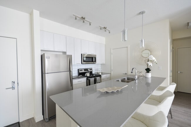 Building Photo - Pines Edge II