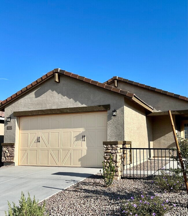 Building Photo - 40090 W Wade Dr