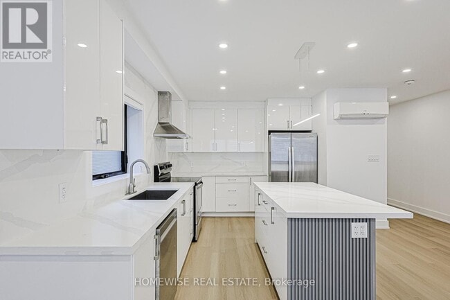 Photo - 999 Eglinton Ave W