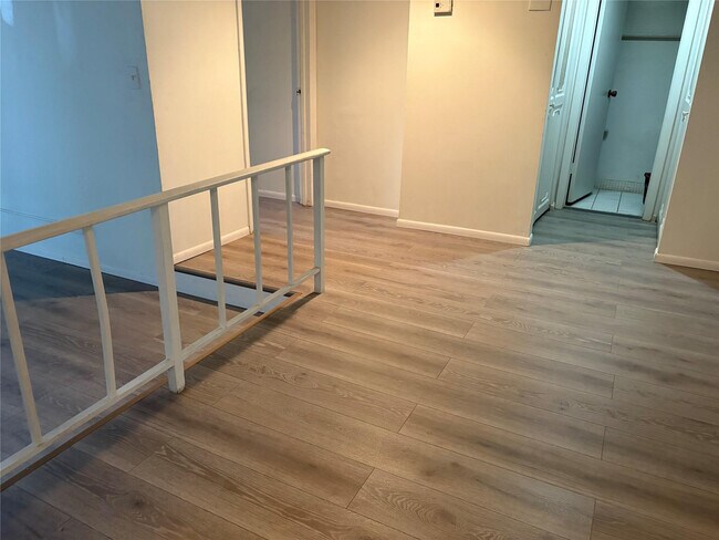 Photo - 3710 Inverrary Dr Unit 1Y