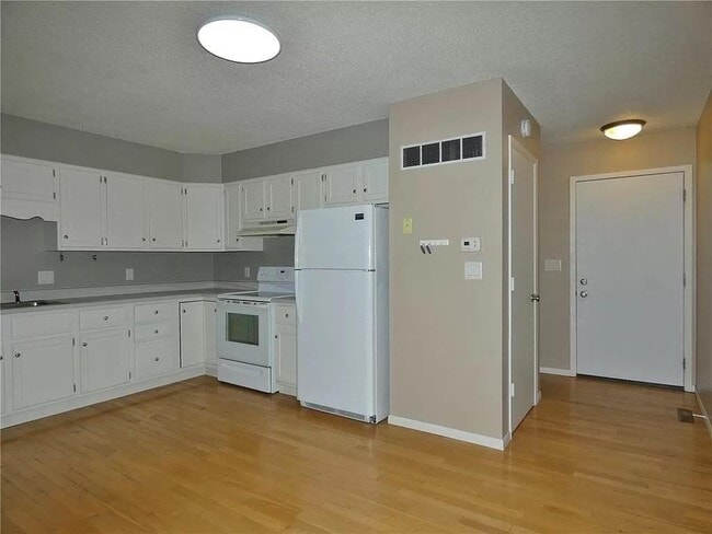 Entry way and Kitchen Area - 77 Brook Cir Unit 2
