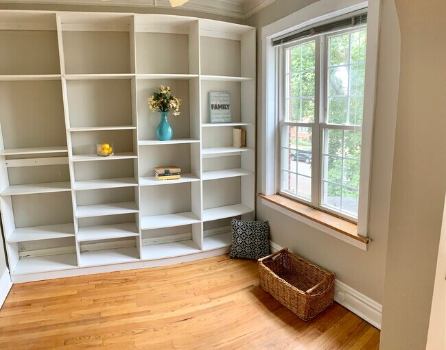 Photo - 2255 W Leland Ave Unit 2