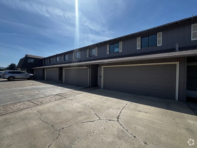 Building Photo - Non-Refundable & Security Deposit Total: $... Rental