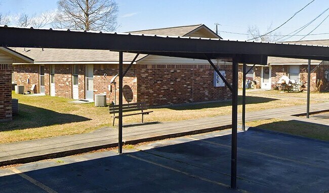 Photo - 425 Memorial Dr