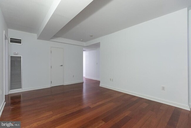 Photo - 219 S 18th St Unit 424