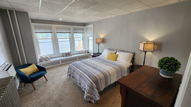 Photo - 502 Radcliffe St
