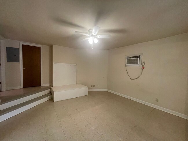 Photo - Studio in Downtown Historic House - Utilit... Unit Apartment 4