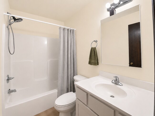 543-545 N Crosby Ave