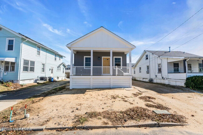 Photo - 1708 B St