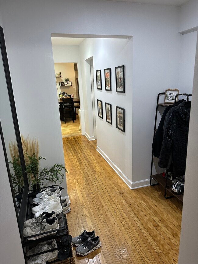 Photo - 712 W Wellington Ave Unit G