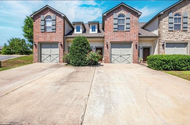 Photo - 102 Venezia Ln