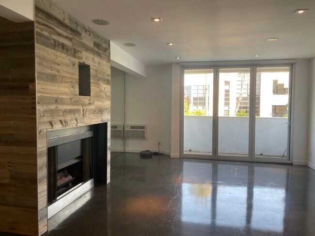 Living Room - 11645 Montana Ave Unit 103