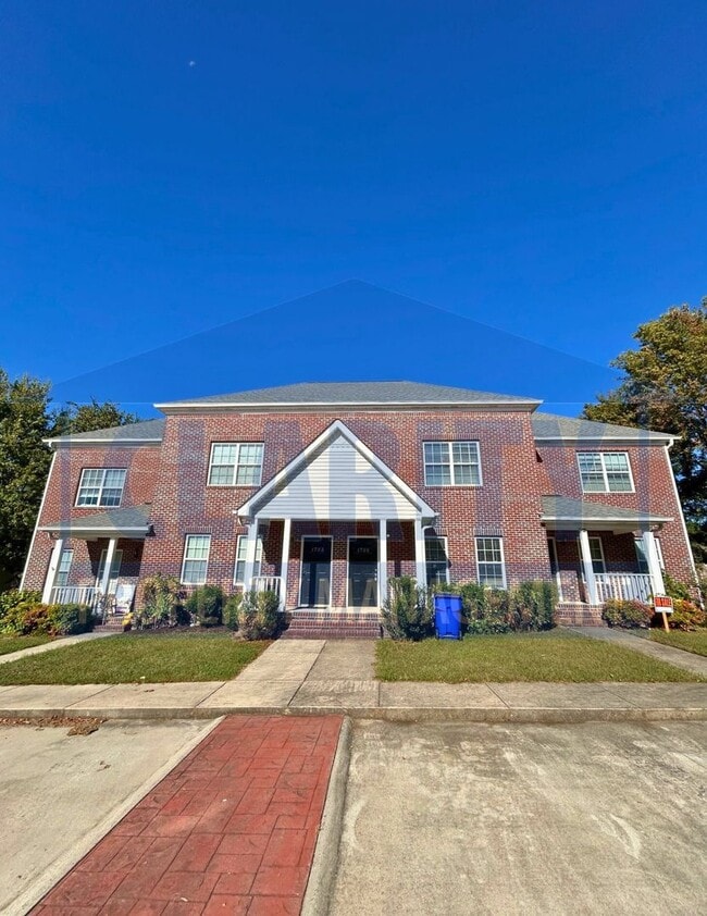 Photo - Two bedroom townhome in North Cleveland