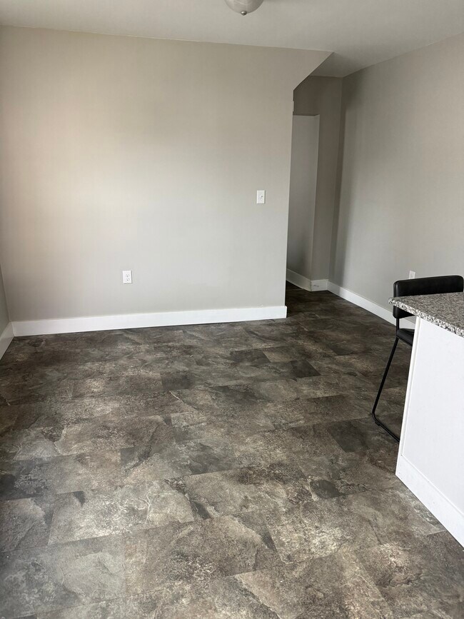 Photo - 406 W Pine St