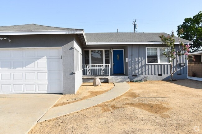 Building Photo - Newly Built Home Unit Locust (1238) East