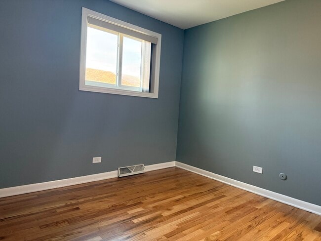 Photo - 517 James Ct