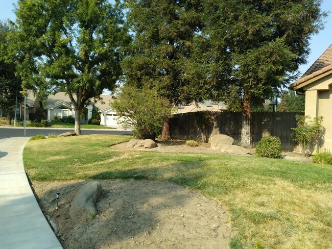 Photo - 553 W Fallbrook Ave