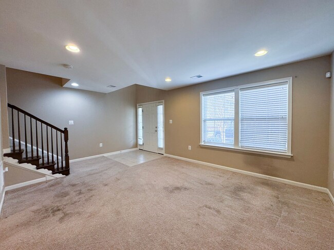 Photo - Beautiful And Spacious 3 Bed 3.5 Bath Interior Brick Townhome With Balcony In Hastings Marketplace