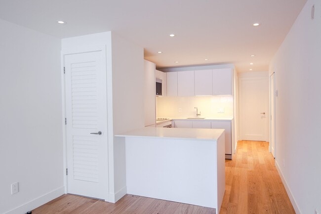 Photo - 3460 Rue Durocher Unit 704